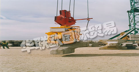 ACIMEX于1971年在法國創立，在鋼鐵和機械工業服務領域首次獲得法國在夾持和提升金屬板和鋼板領域的聲譽。該公司隨后擴展了其在混凝土和管道領域的專業知識和技能。