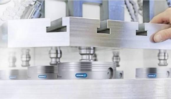 SCHUNK刀具夾持系統對機加工行業產生了前所未有的革命性影響。?模塊化夾持系統借鑒其優勢，它的作用遠不止于一個參考基準，還提供了包括定位、夾持以及接口通用等功能。這種夾持原理如今被認為是提高生產效率的最有效的方法之一，廣泛適用于從小型零件到大型零件，從粗加工到裝配應用的各種工藝。作為這一技術的先驅以及夾持技術和抓取系統的領導者，SCHUNK始終致力于開發新的應用領域，并在它的模塊化系統中新增了適用于直接夾持工件以及微小型零件的專業標準模塊。