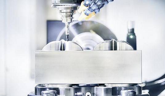 SCHUNK刀具夾持系統對機加工行業產生了前所未有的革命性影響。?模塊化夾持系統借鑒其優勢，它的作用遠不止于一個參考基準，還提供了包括定位、夾持以及接口通用等功能。這種夾持原理如今被認為是提高生產效率的最有效的方法之一，廣泛適用于從小型零件到大型零件，從粗加工到裝配應用的各種工藝。作為這一技術的先驅以及夾持技術和抓取系統的領導者，SCHUNK始終致力于開發新的應用領域，并在它的模塊化系統中新增了適用于直接夾持工件以及微小型零件的專業標準模塊。