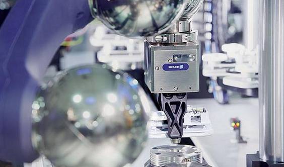 SCHUNK刀具夾持系統對機加工行業產生了前所未有的革命性影響。?模塊化夾持系統借鑒其優勢，它的作用遠不止于一個參考基準，還提供了包括定位、夾持以及接口通用等功能。這種夾持原理如今被認為是提高生產效率的最有效的方法之一，廣泛適用于從小型零件到大型零件，從粗加工到裝配應用的各種工藝。作為這一技術的先驅以及夾持技術和抓取系統的領導者，SCHUNK始終致力于開發新的應用領域，并在它的模塊化系統中新增了適用于直接夾持工件以及微小型零件的專業標準模塊。