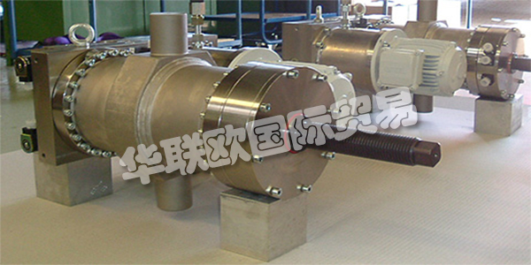 B&B HYDRAULIK-TECHNIK GmbH由Helitut Brocke和HenningB?hr于1983年在Witten-Herbede成立。目的是銷售用于骨料結構的液壓元件和液壓附件。在短時間內，對完整的Hydraulilk系統(tǒng)的需求變得非常大，以至于他們的生產開始了。