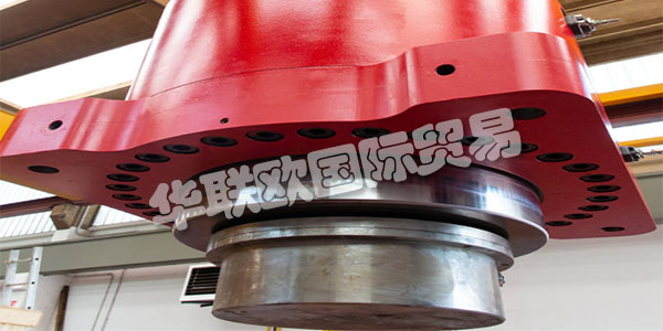 BOMBARDIERI SpA于1959年在意大利 Gazzaniga 成立，現在是一家私營有限公司，擁有100多名訓練有素的員工，分為三個工廠，兩個在意大利北部，一個在墨西哥。