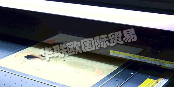 德國PLANISTAR主要產品：PLANISTAR燈具、熒光燈等。PLANISTAR自1983年以來，他們的團隊一直致力于照明技術和照明產品。他們制造了帶鹵素燈的平面背光。他們已經掌握了這項光技術的知識和專利，甚至在邊緣照明進入許多顯示器和背光之前。