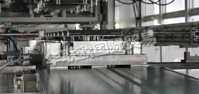 德國HELMERDING公司主要供應(yīng)：德國HELMERDING壓力機(jī),HELMERDING輸送系統(tǒng)，傳輸單元，單柱壓力機(jī)，雙柱壓力機(jī)，矯直機(jī)，開卷機(jī)，印刷機(jī)，卷材進(jìn)料系統(tǒng)等產(chǎn)品。