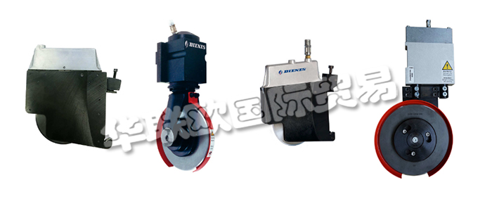 DIENES的客戶可以使用DIENES刀架獲得最好的結(jié)果。即以卓越的品質(zhì)和領(lǐng)先的自動分切技術(shù)制造商的密集創(chuàng)新開發(fā)工作。剪切,劃痕/擠壓剪切,剃須刀切割刀架或熱切割刀架,Premium,Elite或Ultimate系列,均以超精確的刀引導(dǎo)和較長的使用壽命給人留下深刻的印象,并在日常使用中始終保持牢固的抓地力。此外,他們幾乎所有的刀架都可以集成到DIENES分切系統(tǒng)中,例如趨勢設(shè)定的SIMU-FLASH自動同步定位系統(tǒng),或者在具有手動控制功能的高精度定位輔助器中。